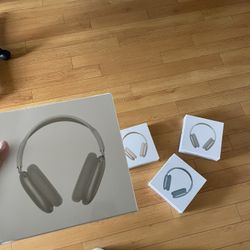 AirPod Maxes 
