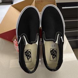 Vans Women’s Shoes 7 1/2 Size Brand New In The Box