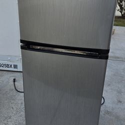 Mini Refrigerator Fridge Vissani
