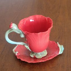 Vintage Rare Franz Porcelain Collection Poppy Elegance Red Poppy Mug and 
Saucer Set Mug marked FZ01046 & Saucer market FZ01041.
Perfect shape, no chi