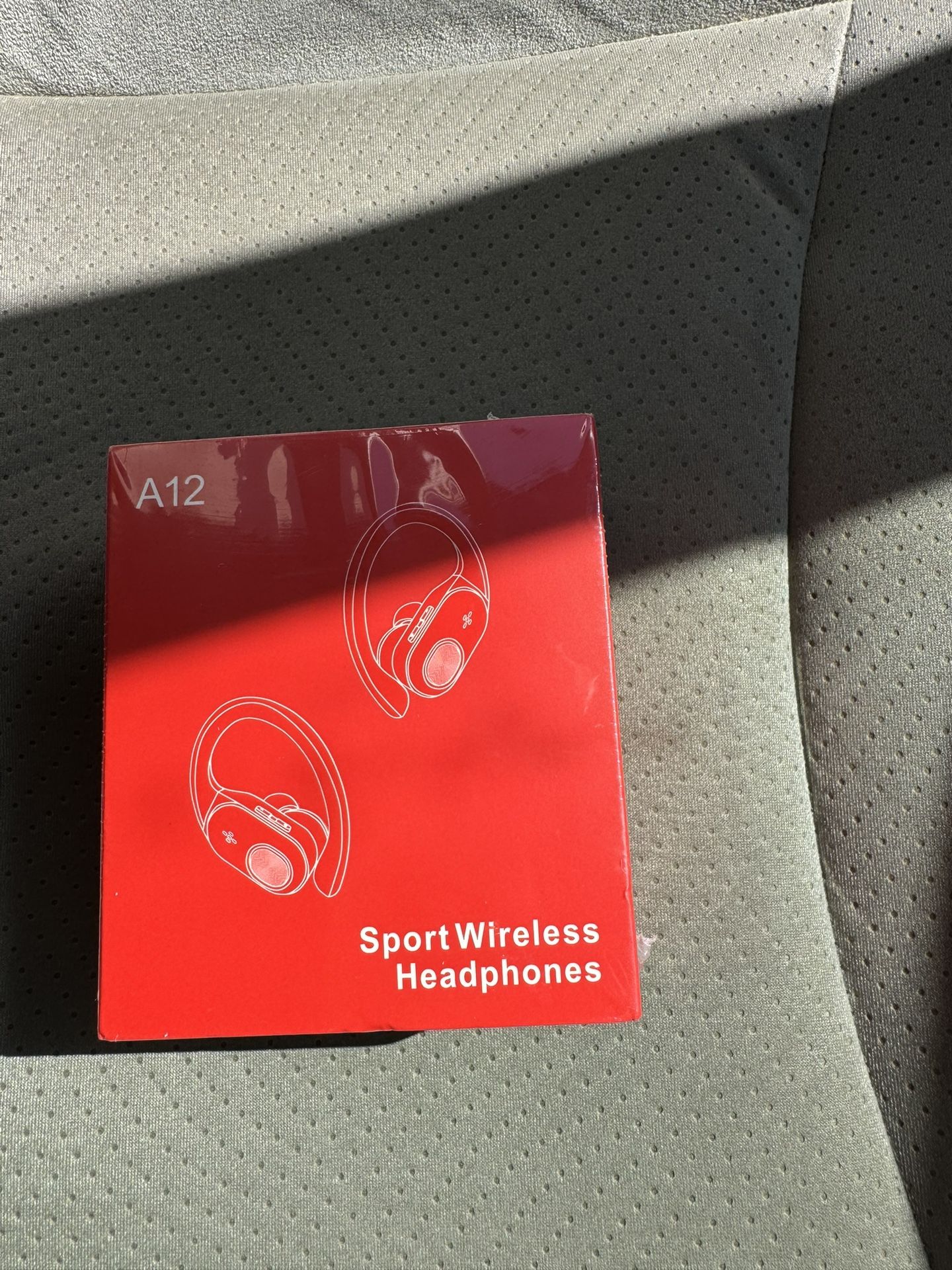Wireless Earbuds Bluetooth Headphones Wireless Charging Case LED Display 40H Playtime Built in Mic Over Ear buds Waterproof Earphones with Earhooks De