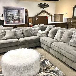 🤩 New Sectional In Gray