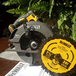 DeWalt.  60 V  New Flexvolt.    Circular Saw.  7  1./4".  W/ Blade 
