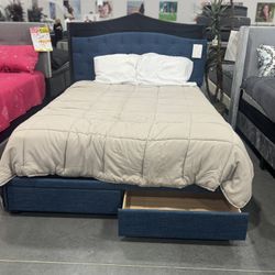 3Pc King or Queen Bed - Blue / Includes: Headboard, Footboard with drawers and side rails. 