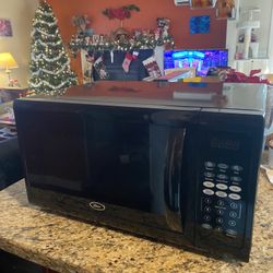 Microwave Oster Brand 1100W $35