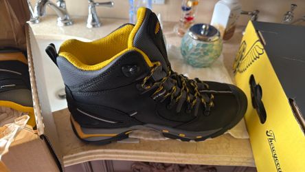 Steel toe boots