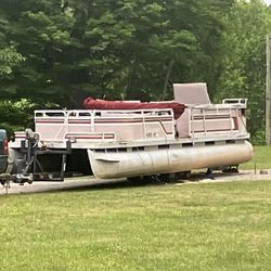$3,800 OBO 26ft Pontoon 115hp Mercury