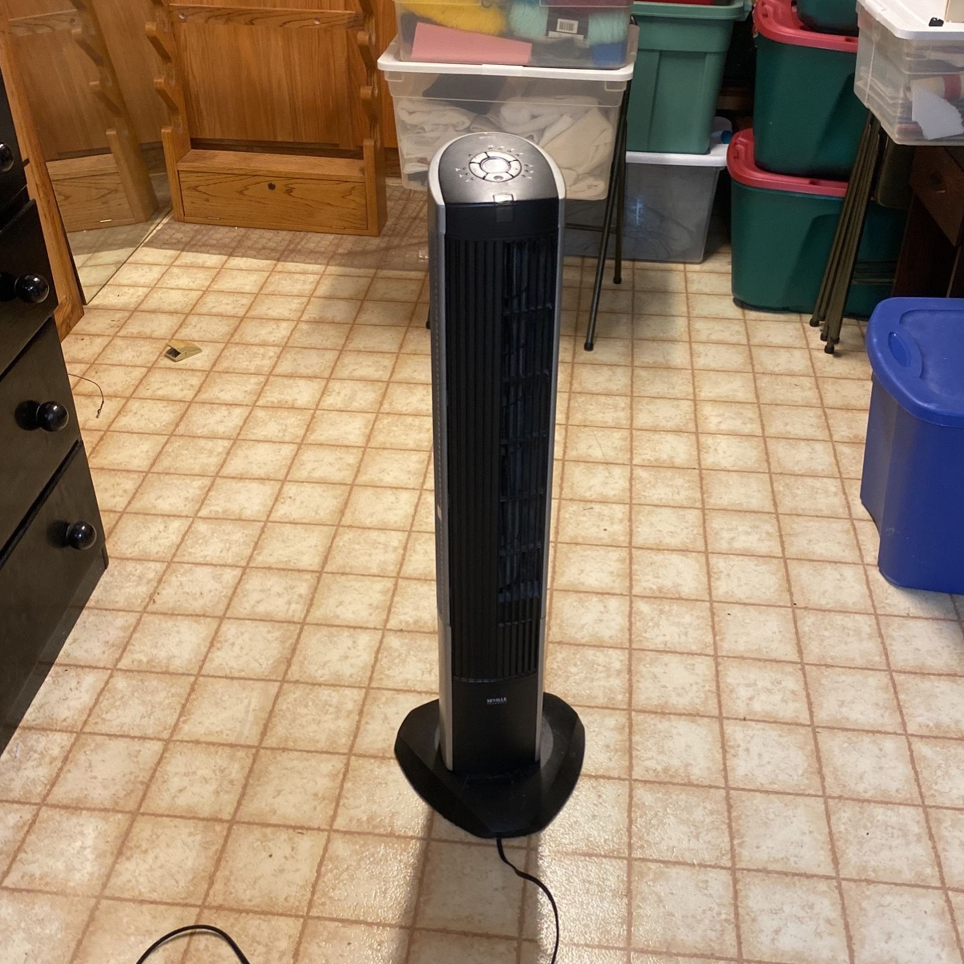 Oscillating floor fan