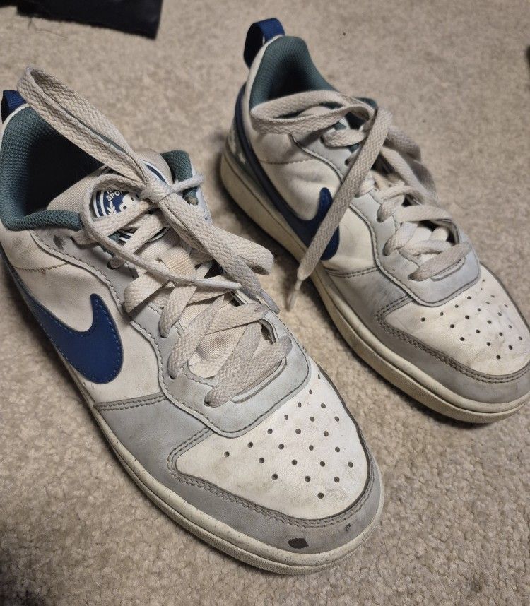 Nike Tennis Shoes, 4.5