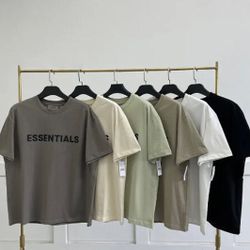 Essentials tee