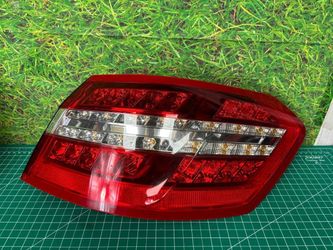 10-13 MERCEDES W212 E350 REAR RIGHT OUTER PASSENGER SIDE SIDE TAILLIGHT