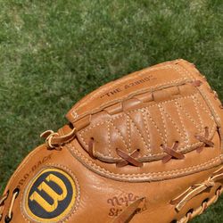 Vintage Wilson A2000 A2800 Series First Basemens Mitt Glove.