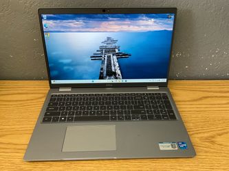 Dell Latitude 5520 15" i7-1185G7  512 GB NVMe SSD 16 GB RAM Win 11 Pro