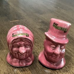 Old Man And Old Woman, Hershey, Pennsylvania, Salt And Pepper Shakers Set