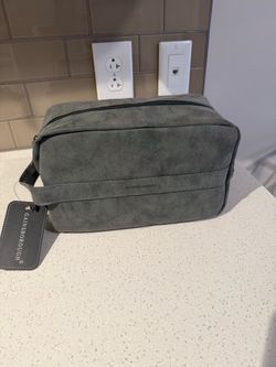 Gainsborough Moth Green Faux Suede Dopp Kit Men's Travel Toiletry Bag- new with tags