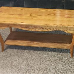 VINTAGE OAK COFFEE TABLE FEATURING CARVED SHELL OR ACANTHUS LEAF MOTIF APRON WITH CABRIOLE LEGS AND OPEN LOWER SHELF.