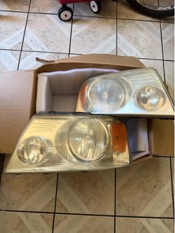 2004-2008 f150 stock headlight housing pair with bulbs