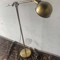Elegant Brass Pharmacy-Style Floor Lamp - Adjustable & Functional Add a touch of classic charm and focused illumination to your home with this beautif