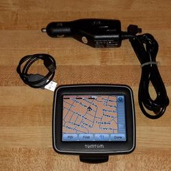 TOM TOM EASE GPS NAVIGATION MODEL 1EX00 3.5" TOUCHSCREEN CAR KIT WINDSHIELD SUCTION CUP MOUNT, AND CAR CHARGER & MINI USB TO USB WIRE 