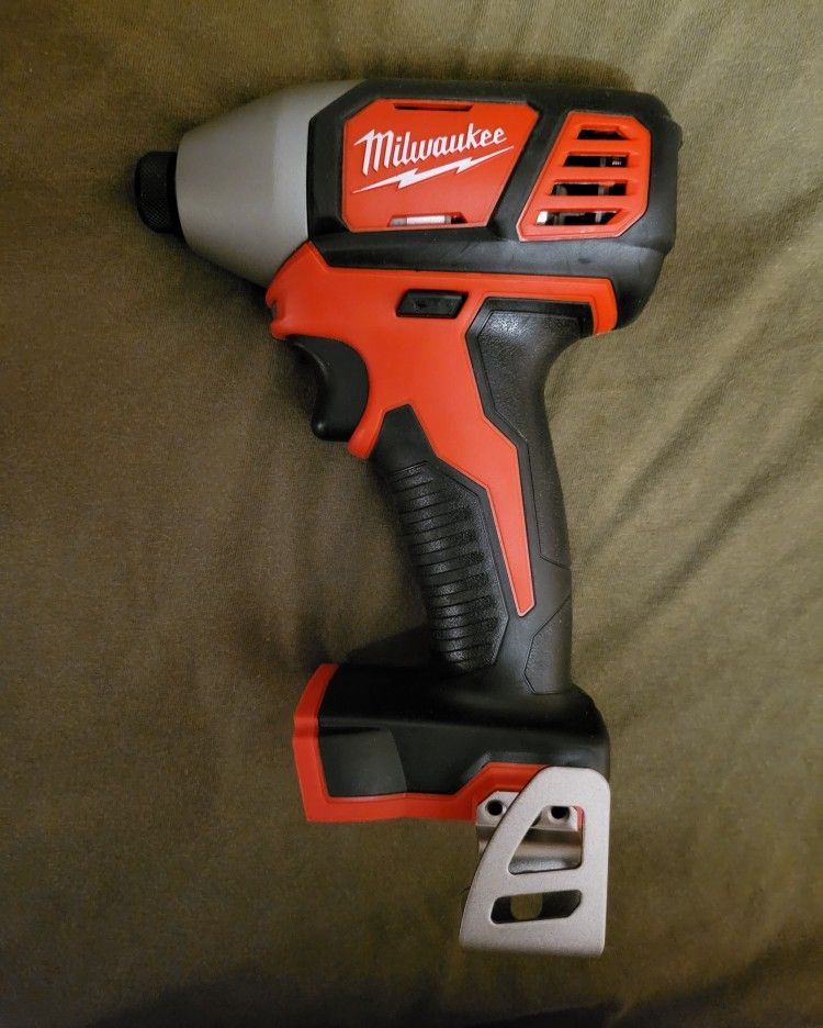 Milwaukee 1/4 Impact Drill NEW