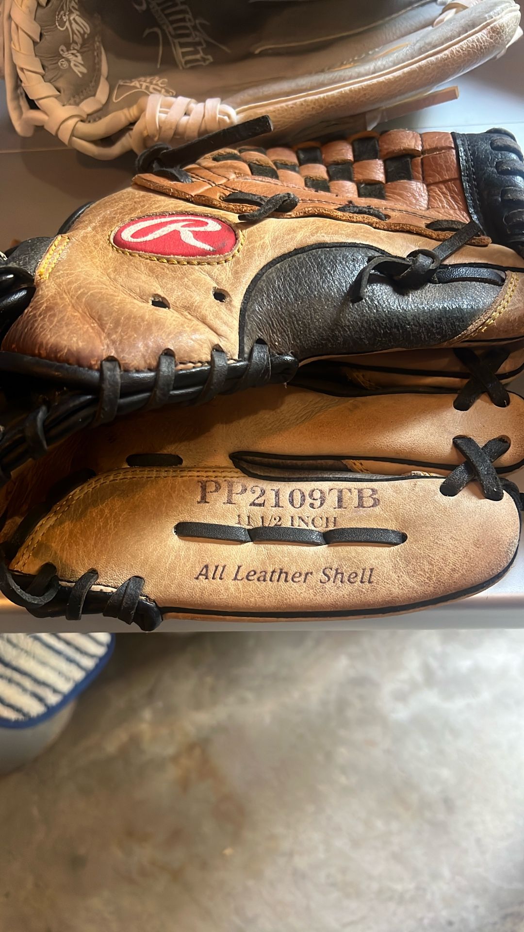 Left Hand Baseball Gloves