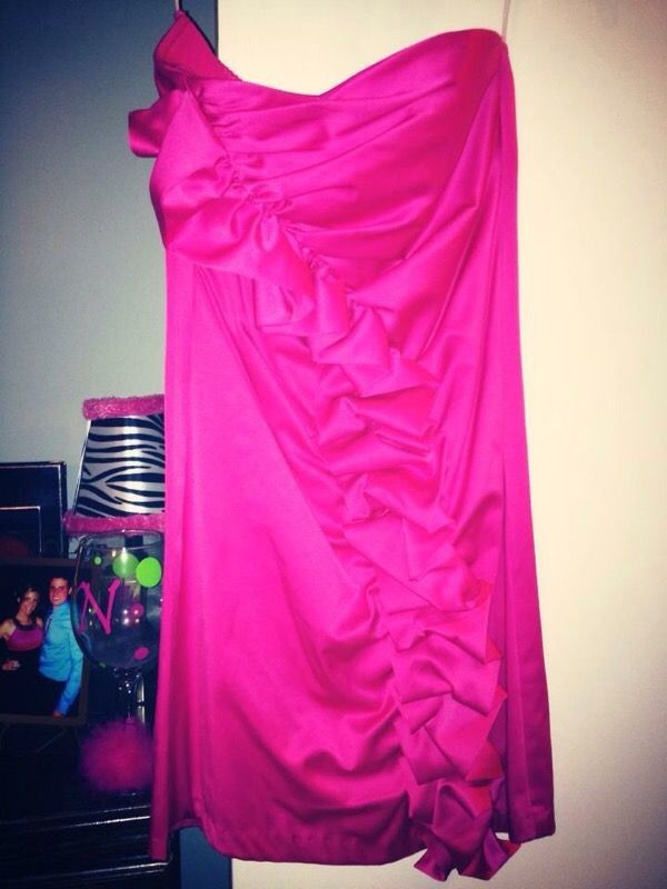 Gorgeous Von Maur hot pink formal dress!
