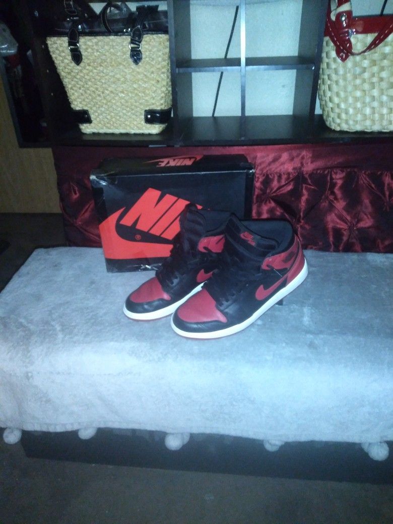 Nike Air JORDAN 1"s Bred