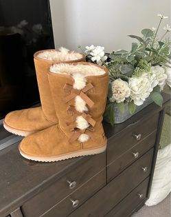 Koolaburra by Ugg Woman’s Size 10