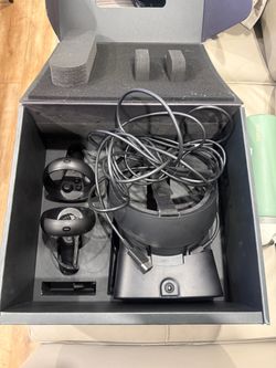 Oculus Rift S Headset with Controllers