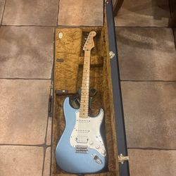 Fender Player Stratocaster HSS – Maple Fretboard – Metallic Blue – w/ Hard Case