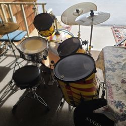 Bateria 5 Piece PEACE ✌️ DRUMSET w Custom Paint Job compl w Bass Pedal, Cymbals & Hi-Hats, Hardware, Seat, Sticks & Tuning Key 420 O.B.O.
