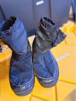 Women’s Snow Boots size 5