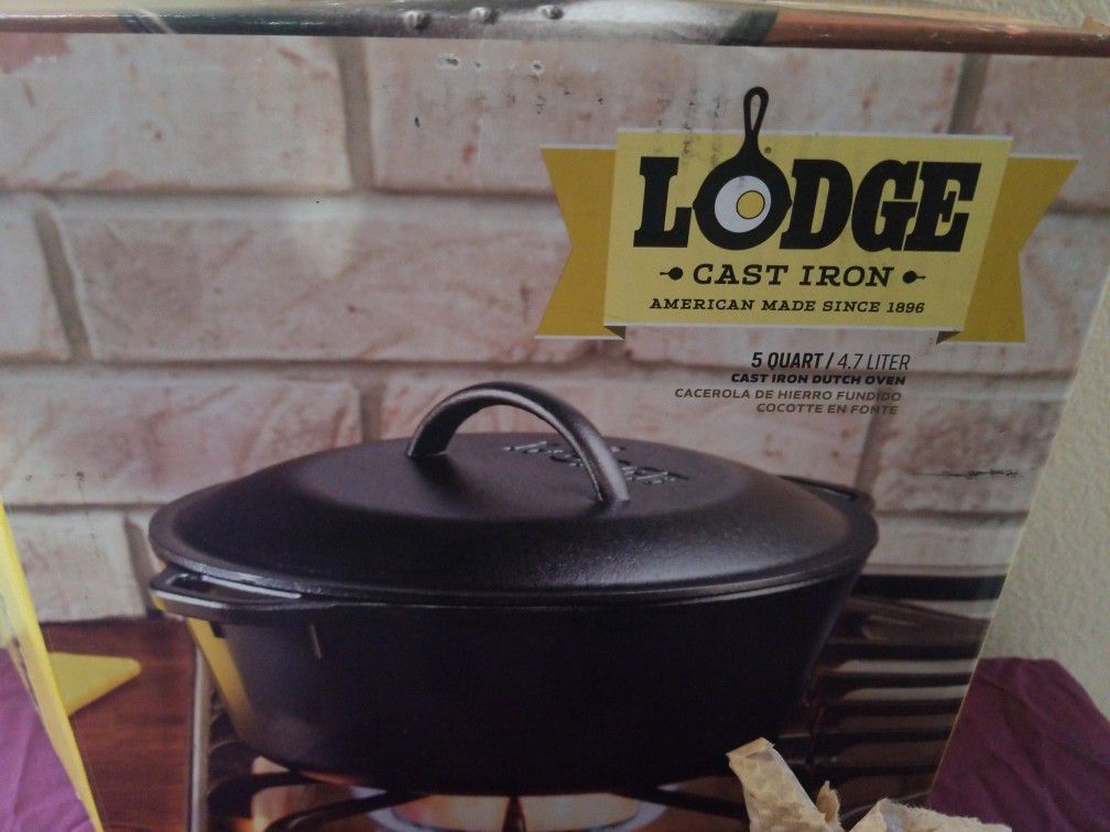 Lodge 5 Quart Cast Iron Dutch Oven. Pre-Seasoned Pot with Lid and Dual Loop