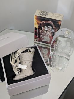 2  Excellent Condition Christmas Decorations Items ( Exactly Like New) Each $10