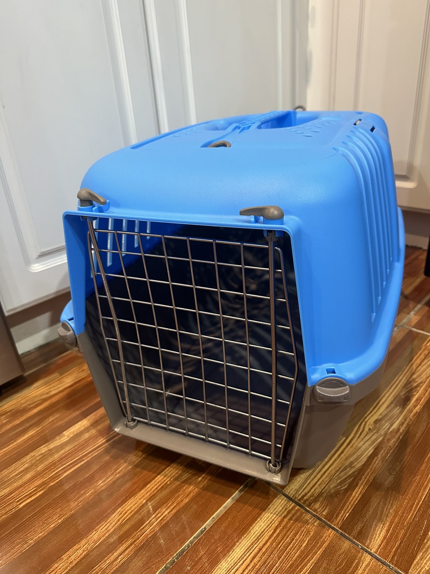 Blue Medium Pet  Travel Crate 