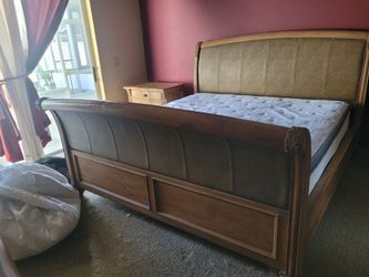 King bedroom set 6 pieces, including the matress