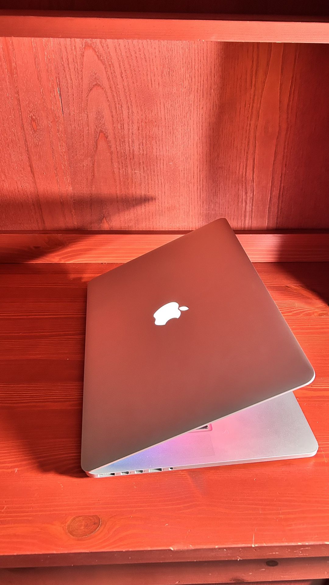 Apple MacBook Pro 15” Retina I7 Processor 16GB RAM 256GB SSD $300