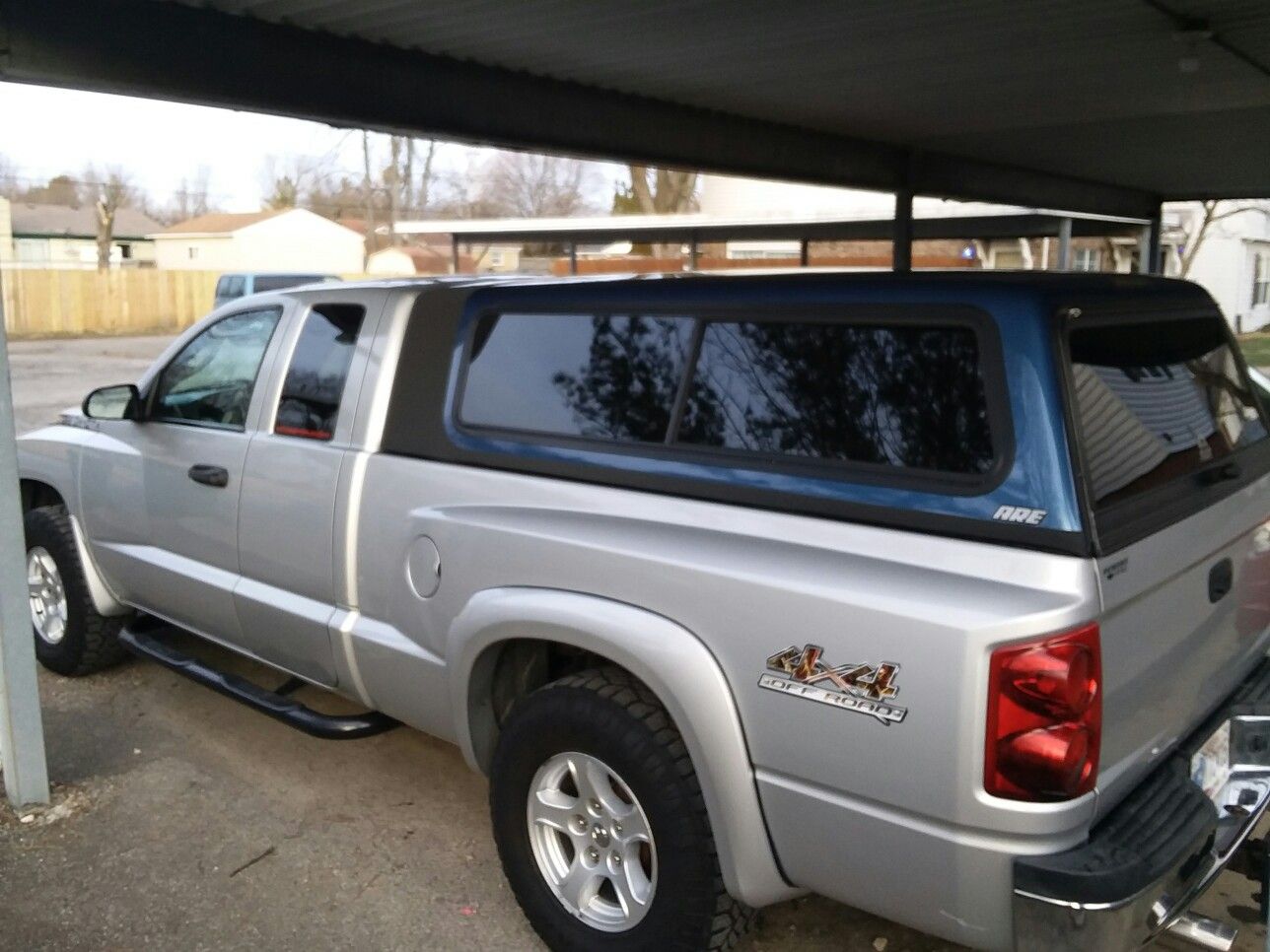2005 Dodge Dakota topper camper shell