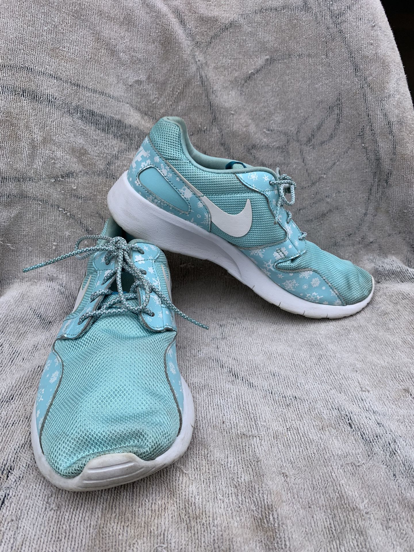 Nike Kaishi Snowflake Print GS (Roshe Run Style) Girls Trainers Light Aqua Blue