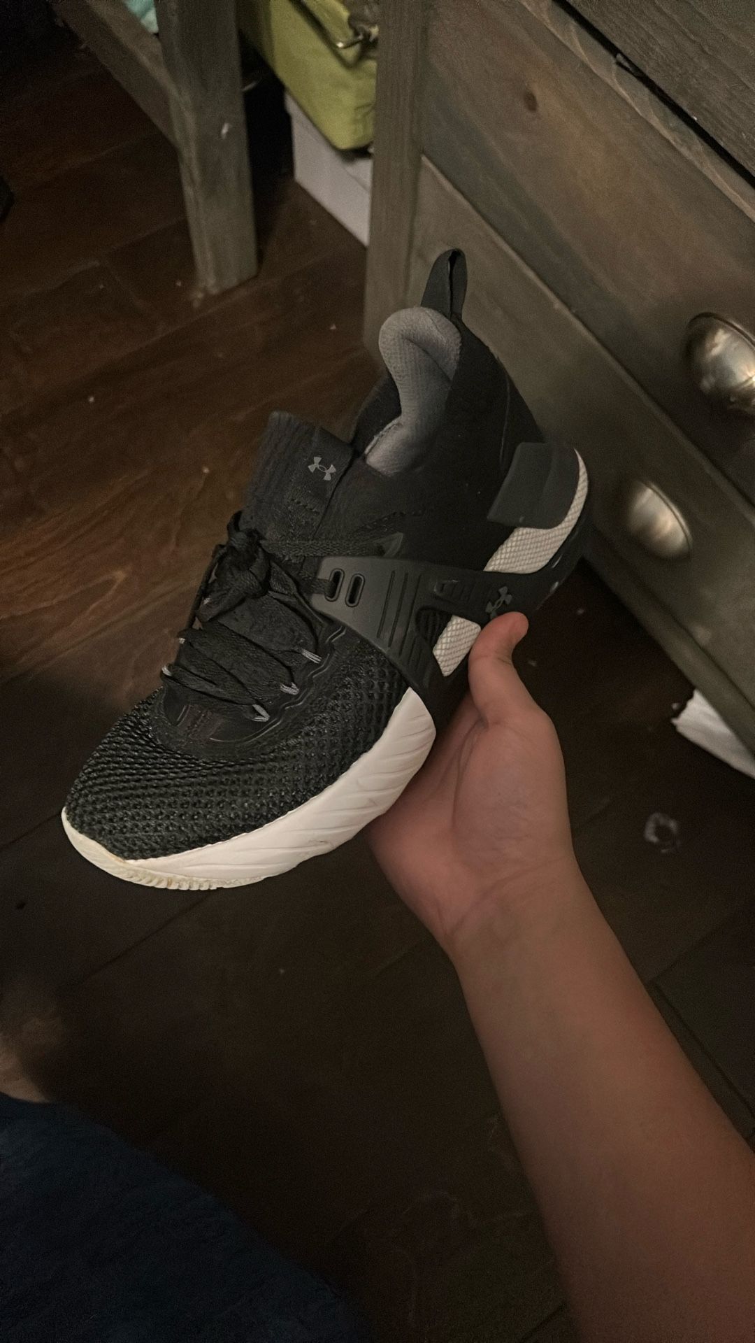 under Amor shoes size 8