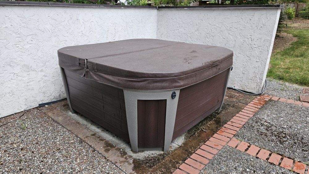 HOT TUB