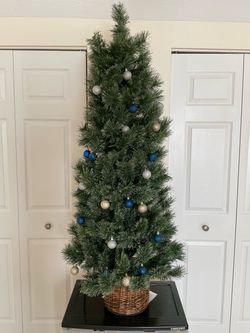 Xmas Pre-Lit Urn Tree; Out or Indoor; 5’- NEW! —