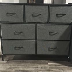 Dresser grey