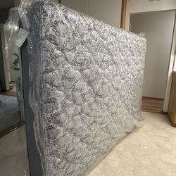 Mattress Queen 12”