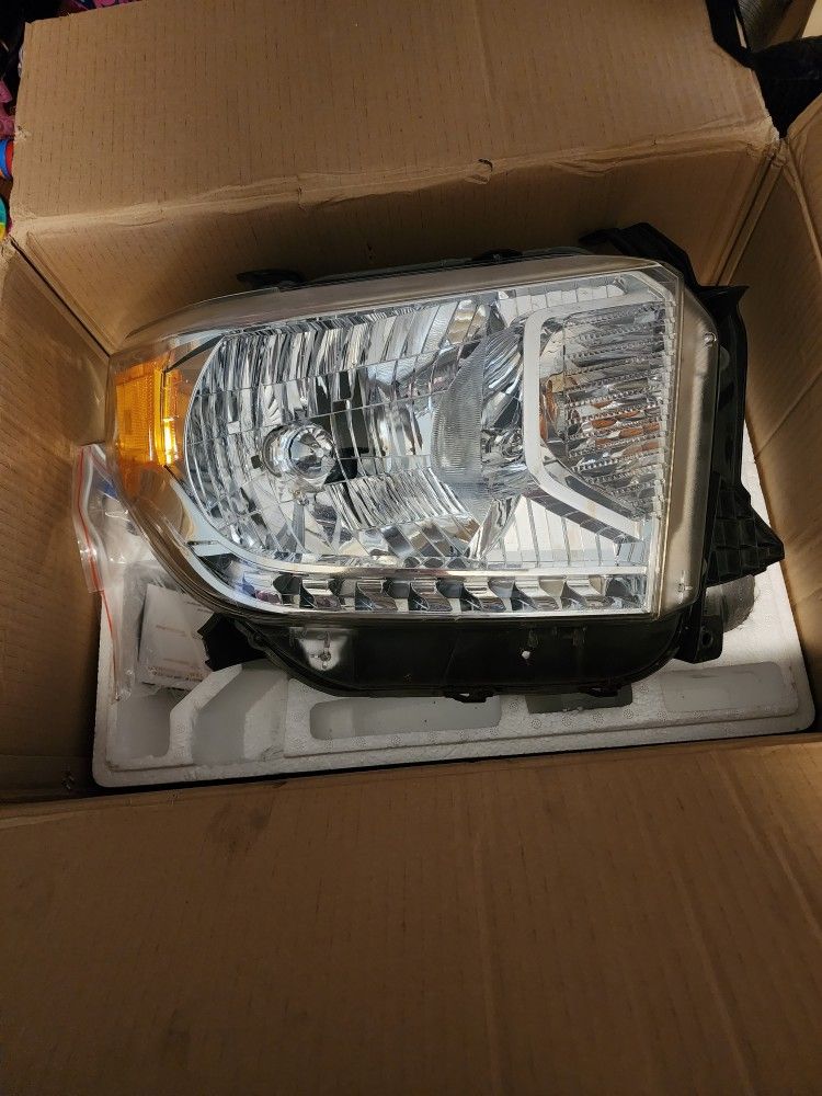 2016 Tundra Oem HeadLights