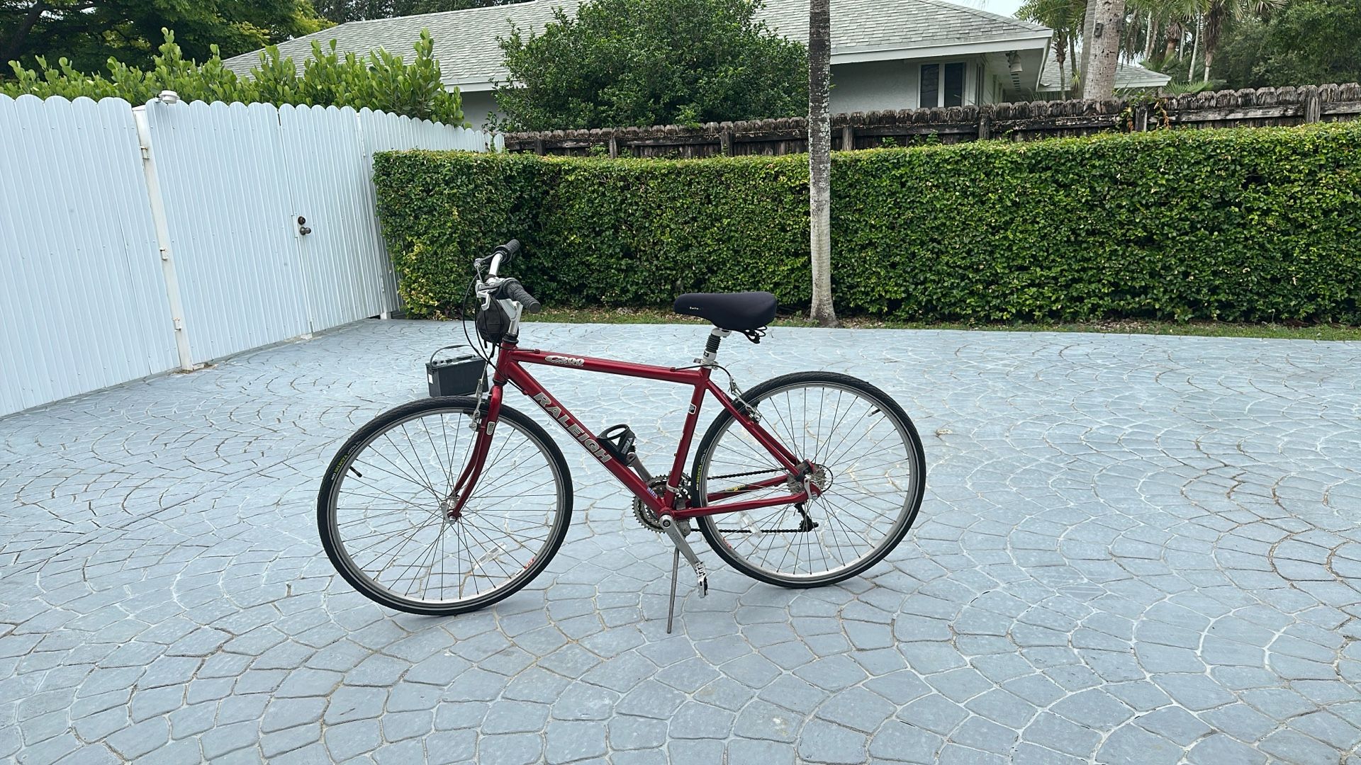 Road Bike Raleigh C200