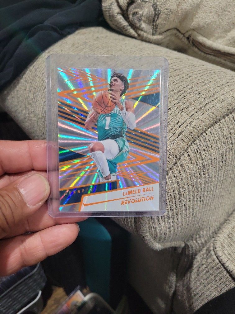 Lamelo Ball Revolution Sunburst Number 10/75 Basketball Card