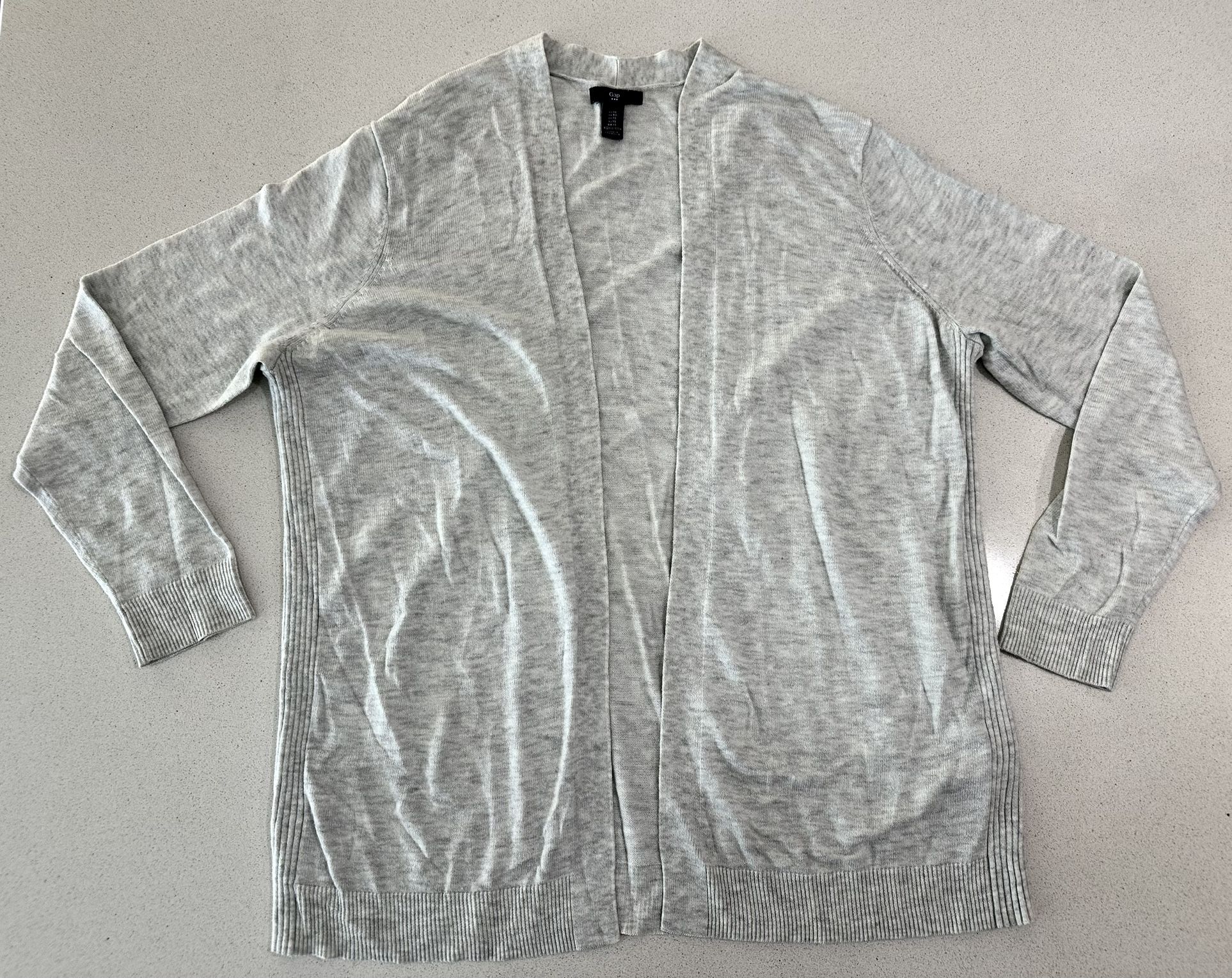 GAP Women’s Soft Gray Cardigan Sweater Size XL.