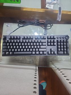 Razer Huntsman V2 Full-Size Optical Gaming Keyboard - READ DESC