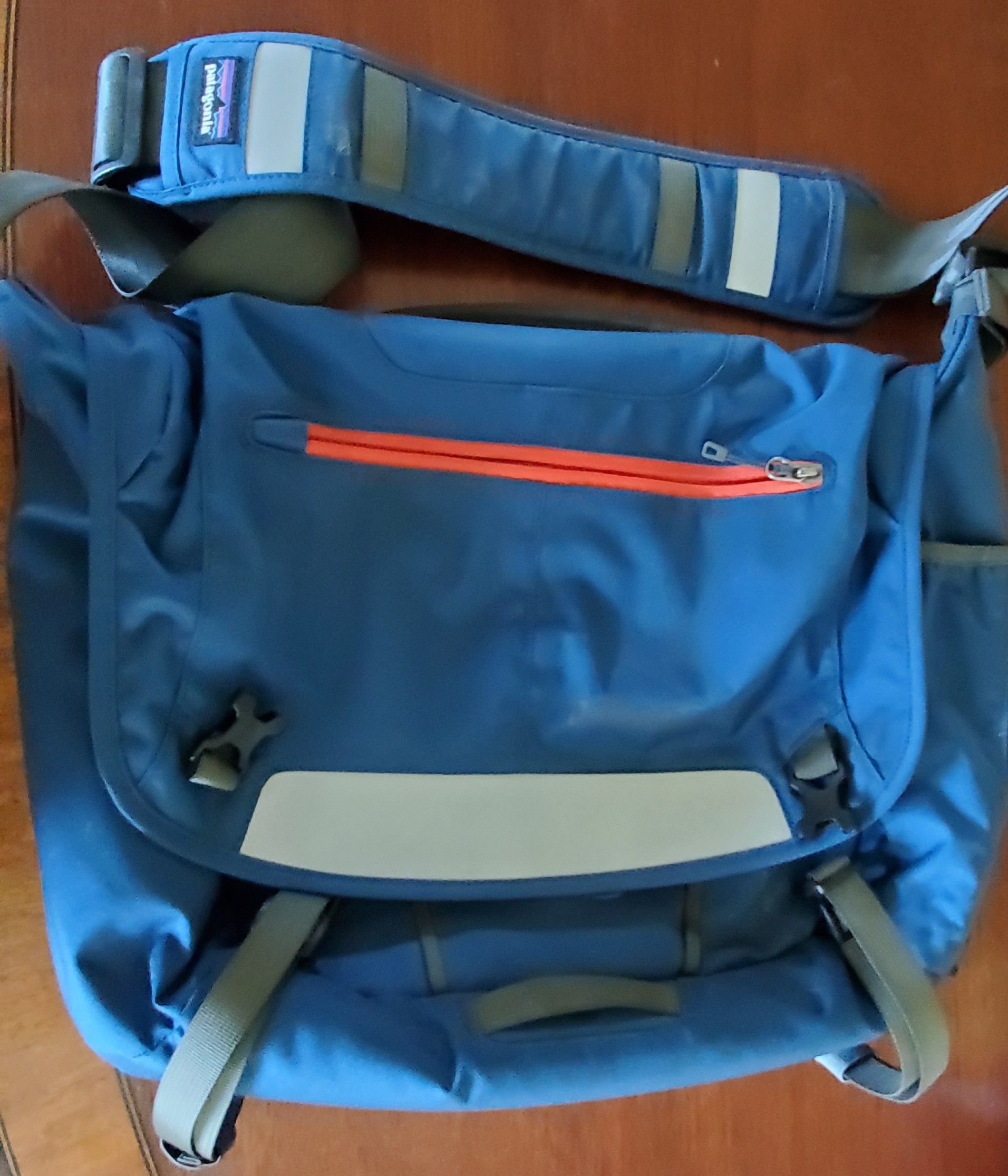 3 x Patagonia Half Mass messenger bags